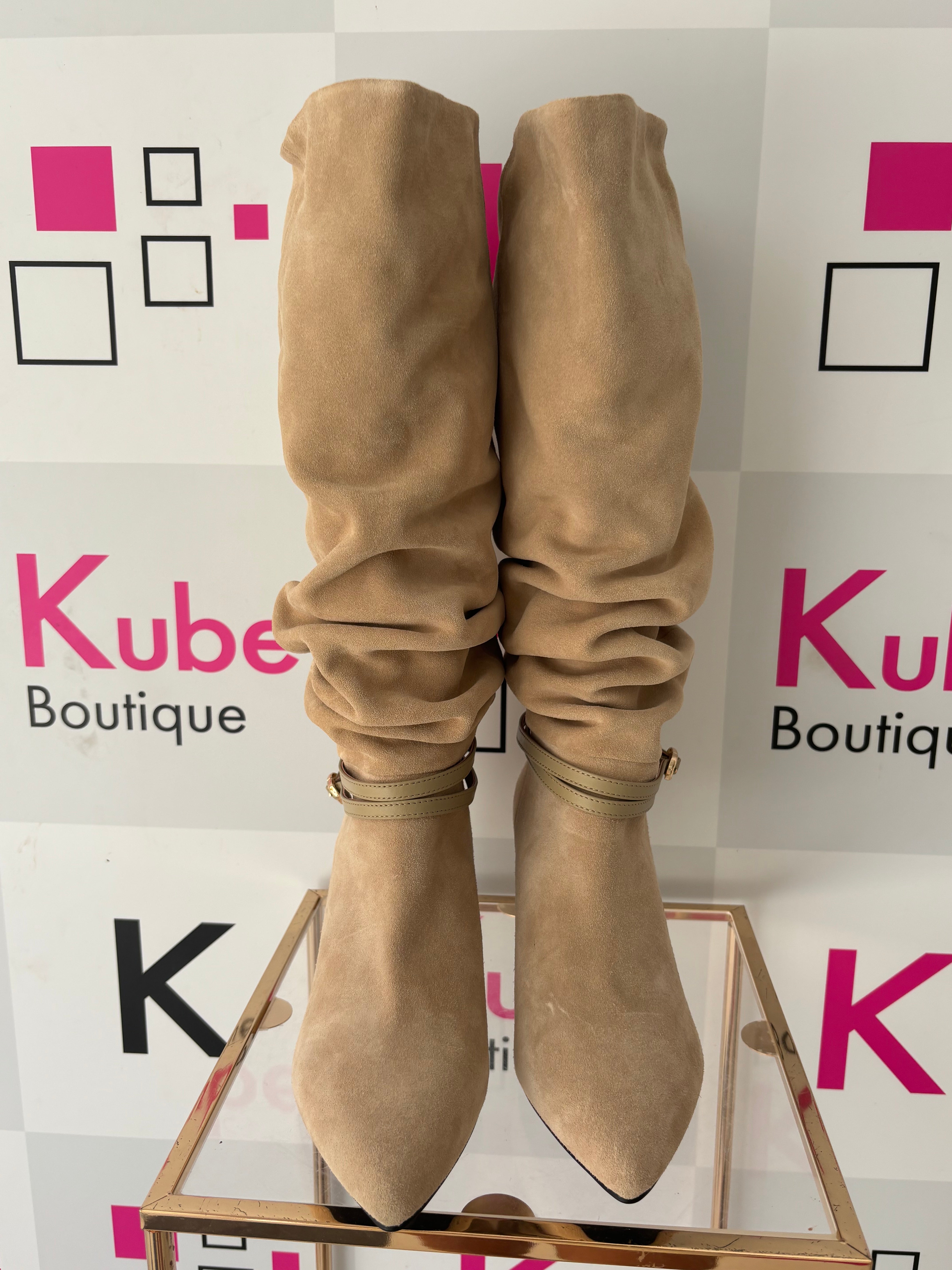 Bota Cano Médio em Camurça
