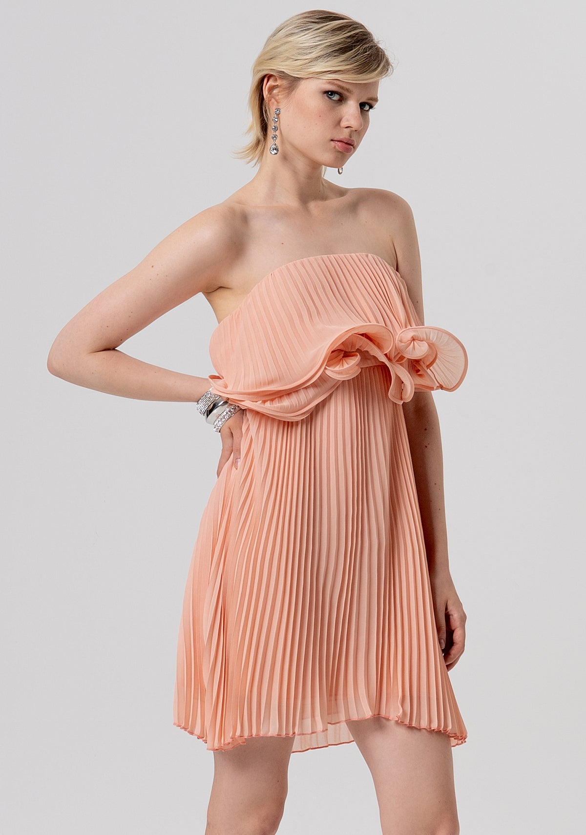 MINI VESTIDO REGULAR FIT FEITO EM TECIDO COM EFEITO PLISSÈ