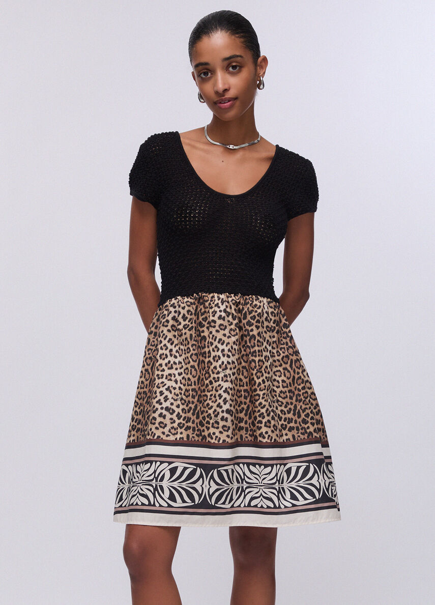 Vestido Curto com Estampa Animal