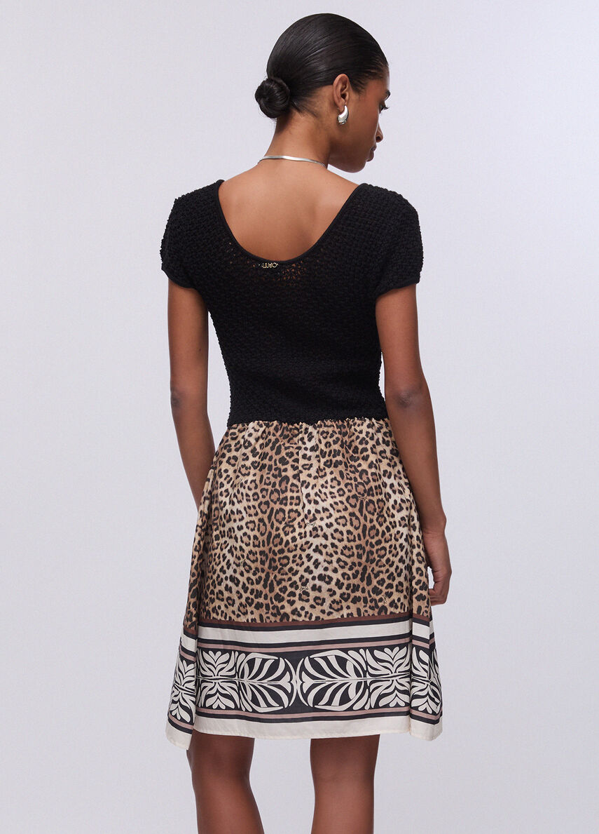Vestido Curto com Estampa Animal